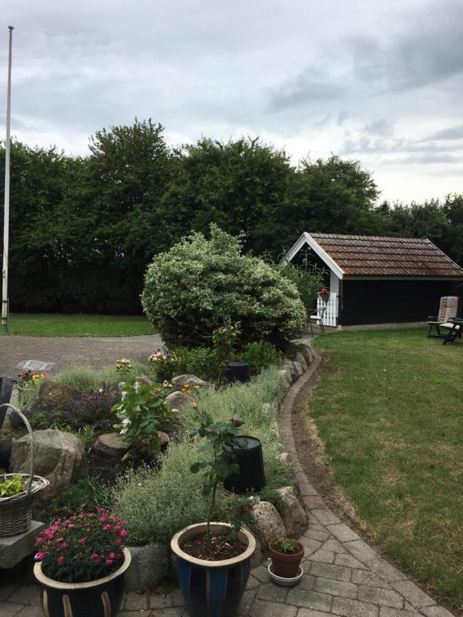 Idestrup Stunning Romantic Cabin Close To Baltic See المظهر الخارجي الصورة